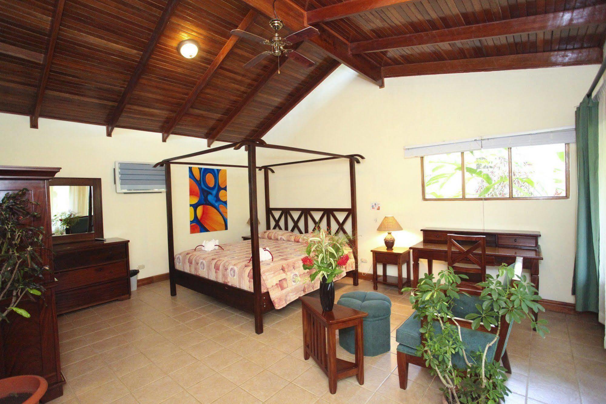 Jaco Hotel Docelunas Exterior photo